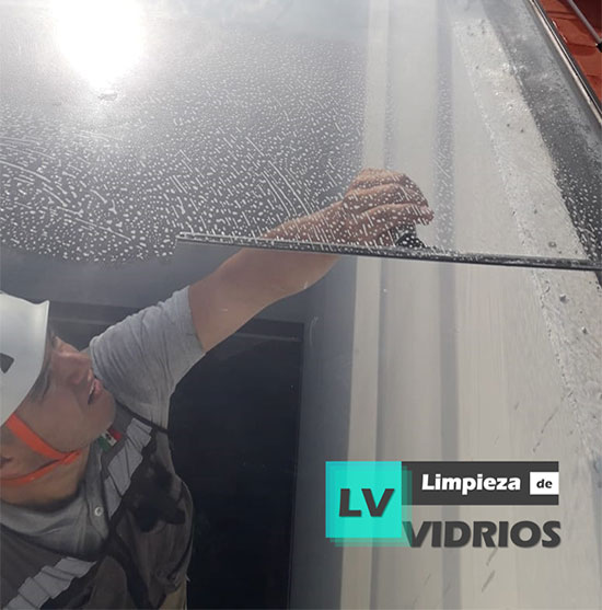 Limpieza de vidrios en alturas